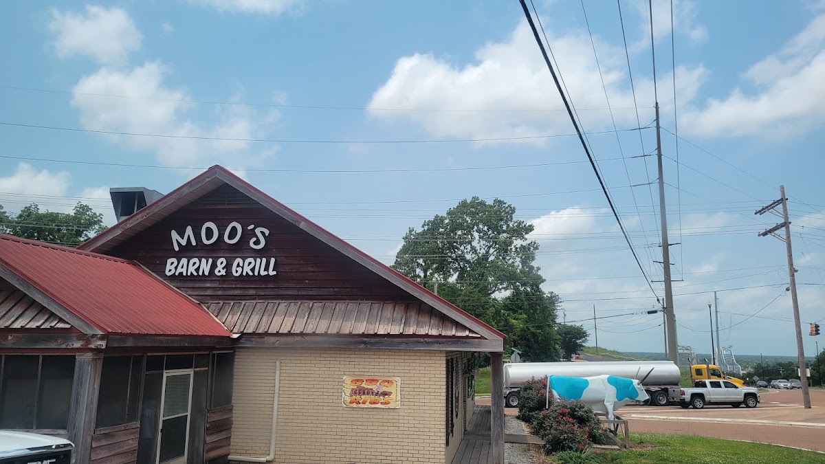 Moo's Barn And Grill